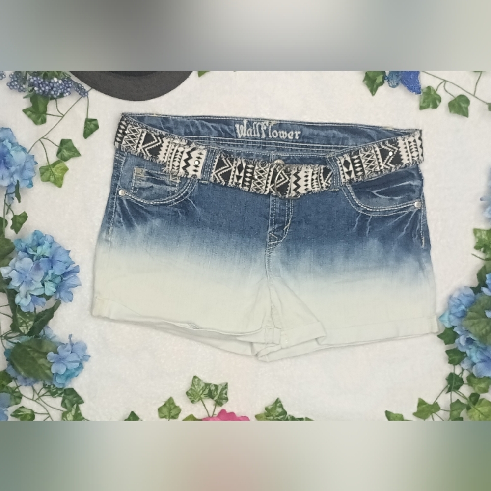 **NWOT** Vintage Wallflower Cuffed Shorts 🖤 💙
